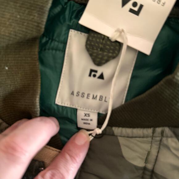 Free Assembly Puffer Vest camouflage NEW WITH TAGS Size XS - Picture 4 of 4